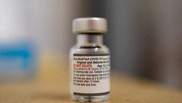 Como funciona a vacina bivalente contra a Covid-19 da Pfizer (Hannah Beier/Reuters)